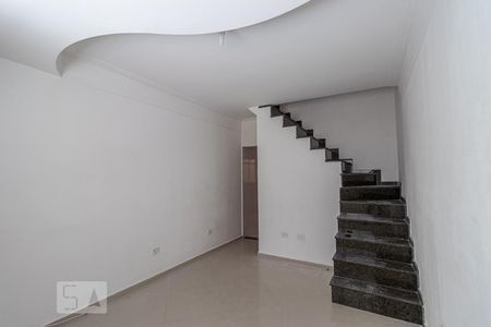 Sala de casa de condomínio para alugar com 2 quartos, 120m² em Vila Buenos Aires, São Paulo