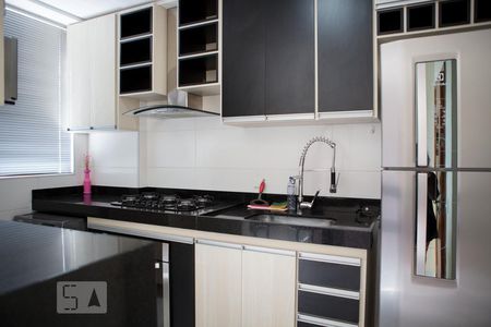 Cozinha de apartamento à venda com 2 quartos, 50m² em Palmeiras, Belo Horizonte