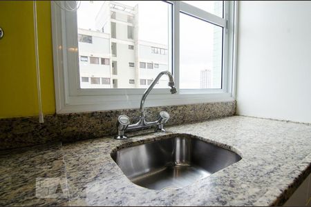 Cozinha de apartamento para alugar com 1 quarto, 60m² em Cambuí, Campinas