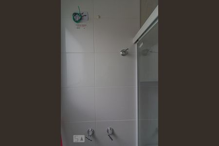 Banheiro de apartamento para alugar com 2 quartos, 53m² em Pinheirinho, Curitiba