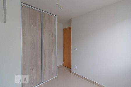 Quarto 2 de apartamento para alugar com 2 quartos, 53m² em Pinheirinho, Curitiba