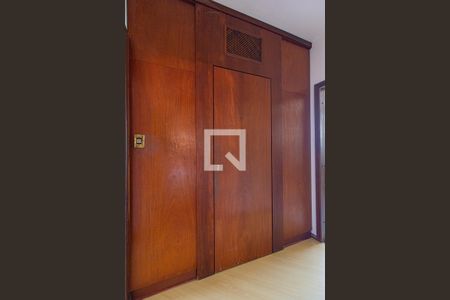 Apartamento para alugar com 171m², 3 quartos e 2 vagas Apartamento para alugar com 171m², 3 quartos e 2 vagasCloset do Quarto 3