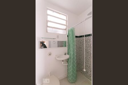 Banheiro de kitnet/studio à venda com 1 quarto, 27m² em Cidade Baixa, Porto Alegre