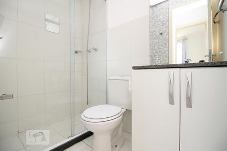 Banheiro de apartamento à venda com 2 quartos, 42m² em Rubem Berta, Porto Alegre