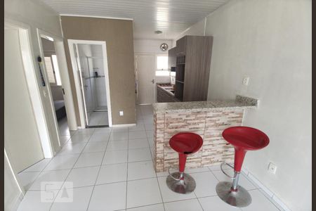Sala e cozinha de casa de condomínio para alugar com 2 quartos, 85m² em Scharlau, São Leopoldo