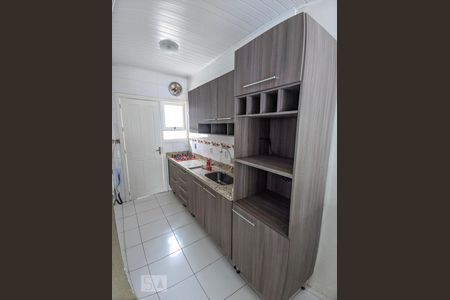 Cozinha de casa de condomínio para alugar com 2 quartos, 85m² em Scharlau, São Leopoldo