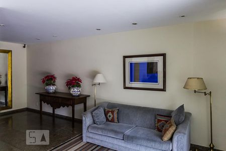 Apartamento à venda com 255m², 4 quartos e 3 vagas Apartamento à venda com 255m², 4 quartos e 3 vagasHall