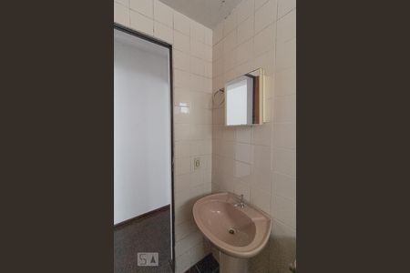 Banheiro  de apartamento para alugar com 1 quarto, 33m² em Rebouças, Curitiba