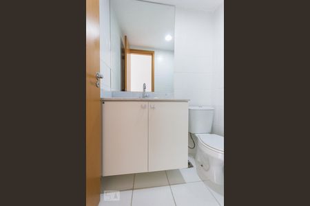 Banheiro Social de apartamento para alugar com 2 quartos, 62m² em Taquara (jacarepaguá), Rio de Janeiro