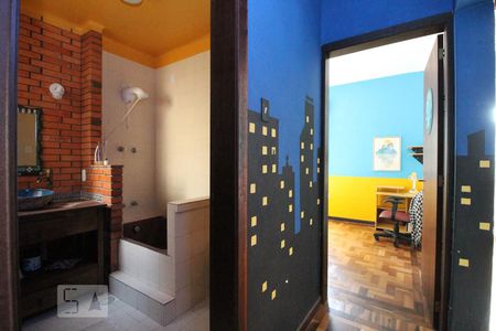 Corredor Social de apartamento à venda com 2 quartos, 84m² em Petrópolis, Porto Alegre
