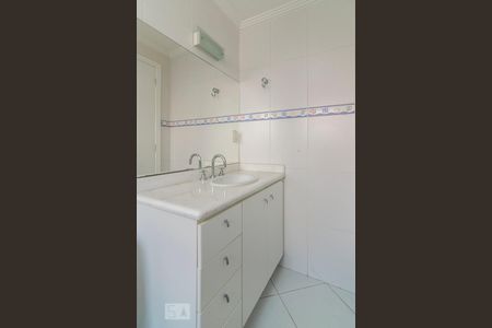Apartamento para alugar com 170m², 4 quartos e 3 vagas Apartamento para alugar com 170m², 4 quartos e 3 vagasBanheiro da Suite