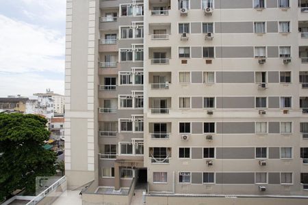 Vista sala de apartamento para alugar com 2 quartos, 50m² em Rio Comprido, Rio de Janeiro