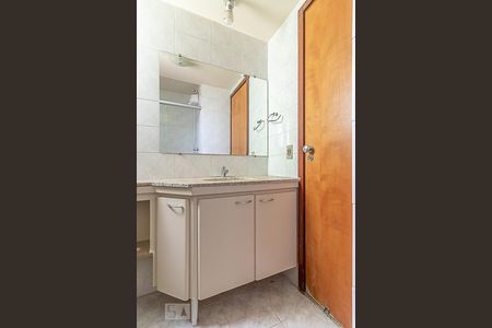 Banheiro de apartamento para alugar com 3 quartos, 82m² em Pompéia, Belo Horizonte