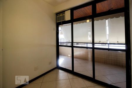 Quarto 1 de apartamento para alugar com 3 quartos, 75m² em Recreio dos Bandeirantes, Rio de Janeiro