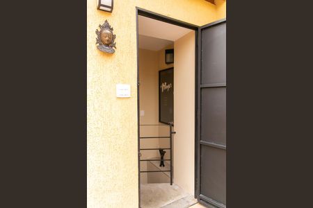 Casa para alugar com 200m², 3 quartos e 2 vagas Casa para alugar com 200m², 3 quartos e 2 vagasEscada que liga área da churrasqueira com a garagem