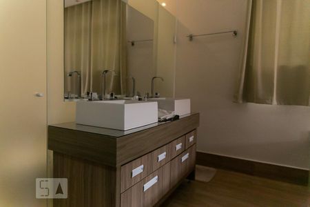 Casa para alugar com 200m², 3 quartos e 2 vagas Casa para alugar com 200m², 3 quartos e 2 vagasBanheiro da Suíte