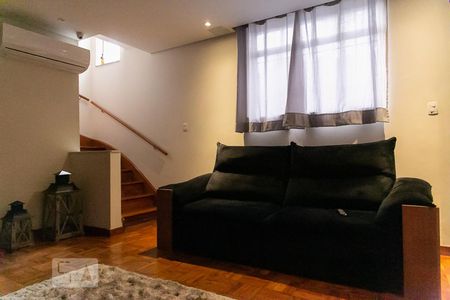 Casa para alugar com 200m², 3 quartos e 2 vagas Casa para alugar com 200m², 3 quartos e 2 vagasSala
