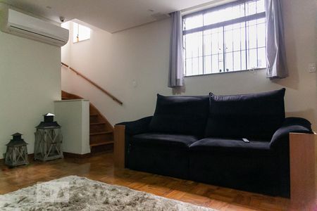 Casa para alugar com 200m², 3 quartos e 2 vagas Casa para alugar com 200m², 3 quartos e 2 vagasSala