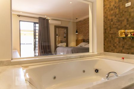 Casa para alugar com 200m², 3 quartos e 2 vagas Casa para alugar com 200m², 3 quartos e 2 vagasBanheiro da Suíte - Banheira