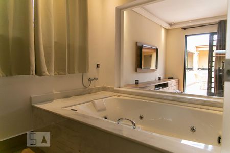 Casa para alugar com 200m², 3 quartos e 2 vagas Casa para alugar com 200m², 3 quartos e 2 vagasBanheiro da Suíte - Banheira