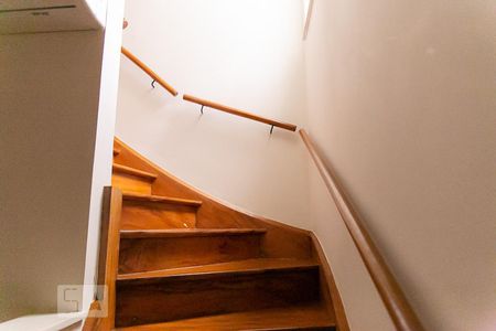 Casa para alugar com 200m², 3 quartos e 2 vagas Casa para alugar com 200m², 3 quartos e 2 vagasEscadas