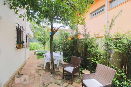 Quintal de casa para alugar com 4 quartos, 350m² em Campo Belo, São Paulo