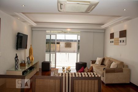 Sala de apartamento para alugar com 3 quartos, 134m² em Barra da Tijuca, Rio de Janeiro