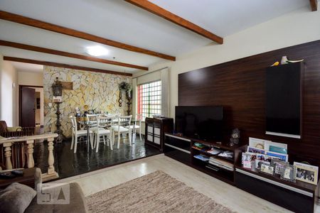 Casa à venda com 280m², 4 quartos e 2 vagasSala