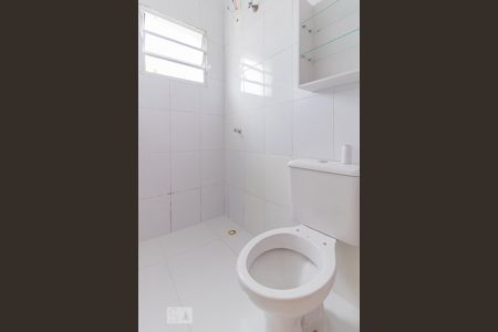 Banheiro de kitnet/studio para alugar com 1 quarto, 35m² em Cangaíba, São Paulo