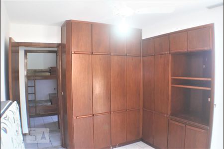 Quarto 01 - Armários de apartamento para alugar com 2 quartos, 84m² em Canasvieiras, Florianópolis