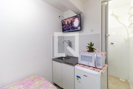 Cozinha de kitnet/studio para alugar com 1 quarto, 16m² em Aclimação, São Paulo