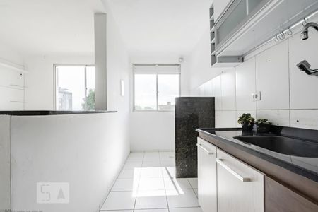 Cozinha de apartamento para alugar com 2 quartos, 60m² em Capão Raso, Curitiba