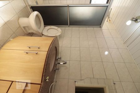 Banheiro de apartamento para alugar com 2 quartos, 70m² em Santa Quitéria, Curitiba