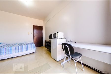 Quarto de kitnet/studio para alugar com 1 quarto, 25m² em Carlos Prates, Belo Horizonte