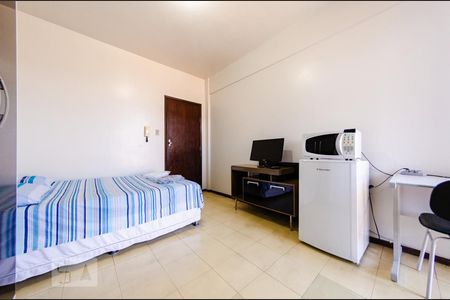 Quarto de kitnet/studio para alugar com 1 quarto, 25m² em Carlos Prates, Belo Horizonte
