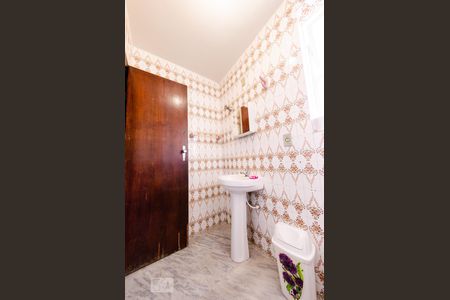 Banheiro de kitnet/studio para alugar com 1 quarto, 25m² em Carlos Prates, Belo Horizonte