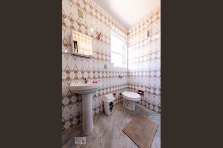 Banheiro de kitnet/studio para alugar com 1 quarto, 25m² em Carlos Prates, Belo Horizonte