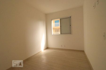 Quarto 2 de apartamento para alugar com 2 quartos, 50m² em Jardim Henriqueta, Taboão da Serra