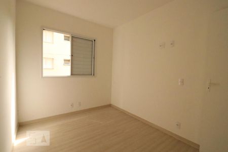 Quarto 2 de apartamento para alugar com 2 quartos, 50m² em Jardim Henriqueta, Taboão da Serra