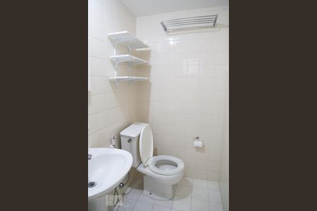 Banheiro de kitnet/studio para alugar com 1 quarto, 25m² em Vila Clementino, São Paulo