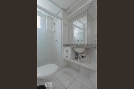 Banheiro  de apartamento à venda com 2 quartos, 58m² em São João Clímaco, São Paulo
