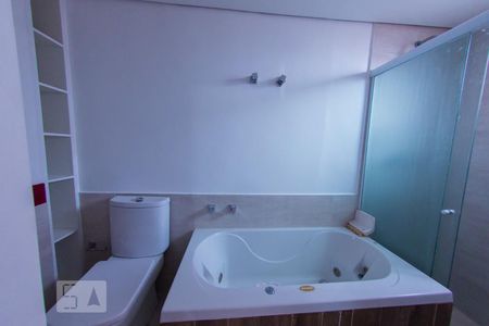 Banheiro da suite 1 de apartamento para alugar com 3 quartos, 105m² em Sumarezinho, São Paulo