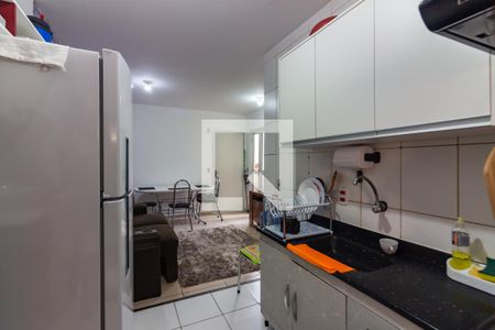 Cozinha  de apartamento à venda com 2 quartos, 40m² em Jardim das Flores, Osasco