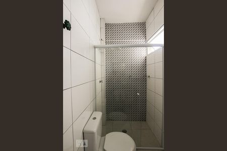 Banheiro de kitnet/studio para alugar com 1 quarto, 43m² em Centro, Campinas