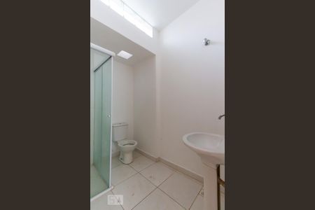 Banheiro de casa para alugar com 2 quartos, 160m² em Jardim Monte Kemel, São Paulo