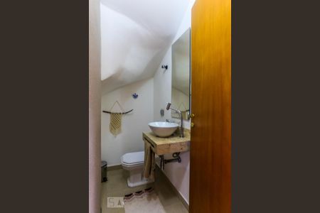 Lavabo de casa para alugar com 3 quartos, 160m² em Jardim da Glória, São Paulo