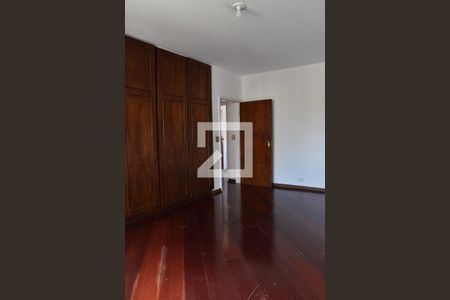 Suíte de apartamento para alugar com 3 quartos, 130m² em Centro, Curitiba