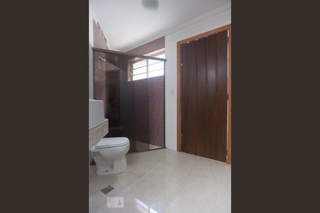 Banheiro de casa à venda com 4 quartos, 300m² em Jardim Santa Marcelina, Campinas