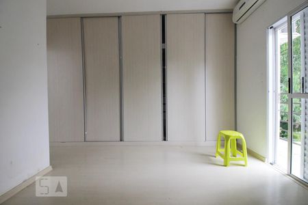 Suíte  de casa à venda com 3 quartos, 250m² em Paraíso do Morumbi, São Paulo