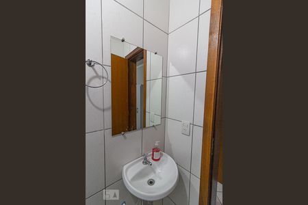 Banheiro de kitnet/studio para alugar com 1 quarto, 40m² em Boqueirão, Curitiba